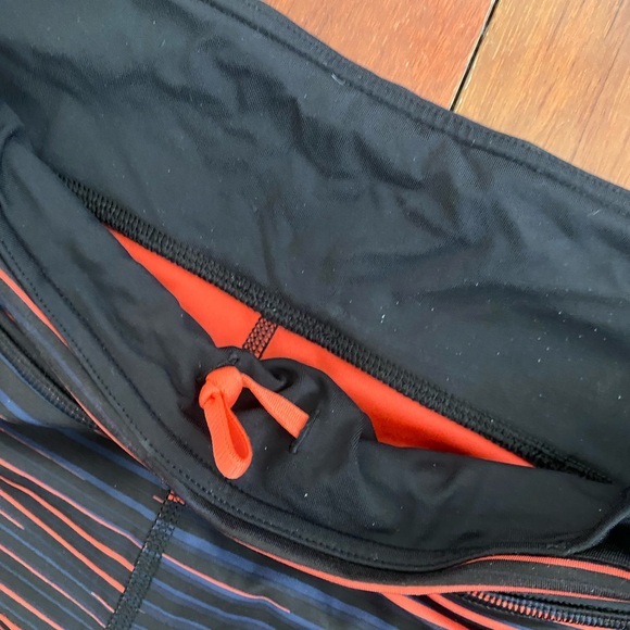 Lululemon 12 cropped yoga pants with pockets - Picture 2 of 6